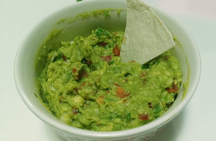 Reţetă Guacamole – Gustare rapidă sau mic-dejun hrănitor